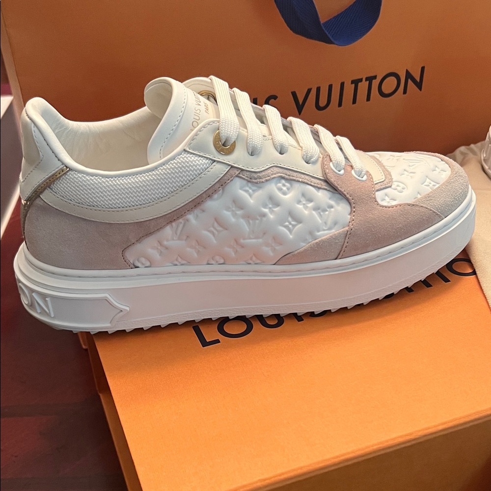 Louis Vuitton Cream and White Sneakers - Picture 4 of 4